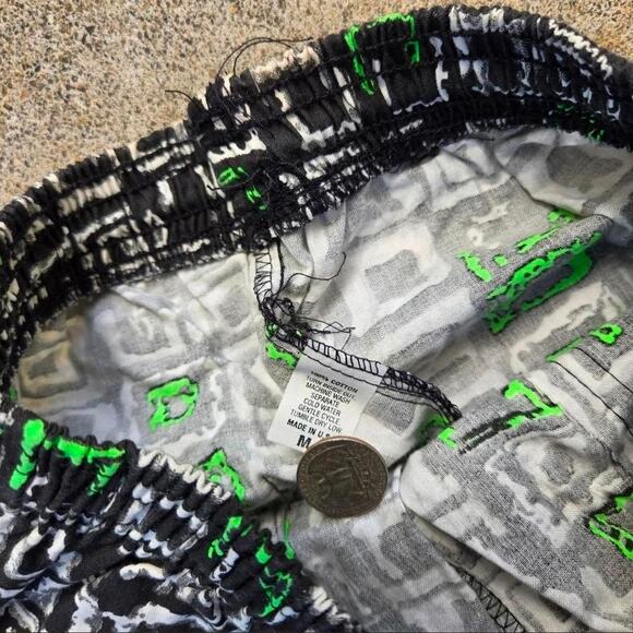 Vtg 80s 90s GECKO Abstract Geometric All Over Print Surf Shorts Youth Med USA - Picture 3 of 5
